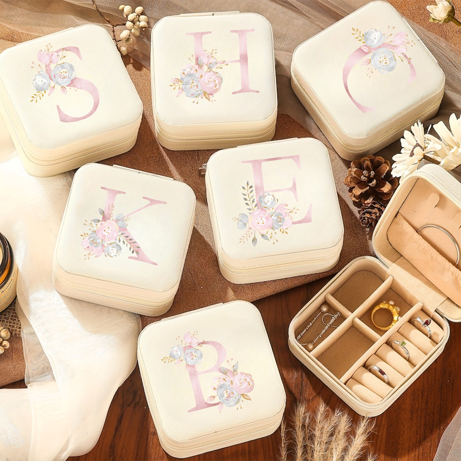 A-Z Alphabet Print Beige Trave - Event Z avis et prix